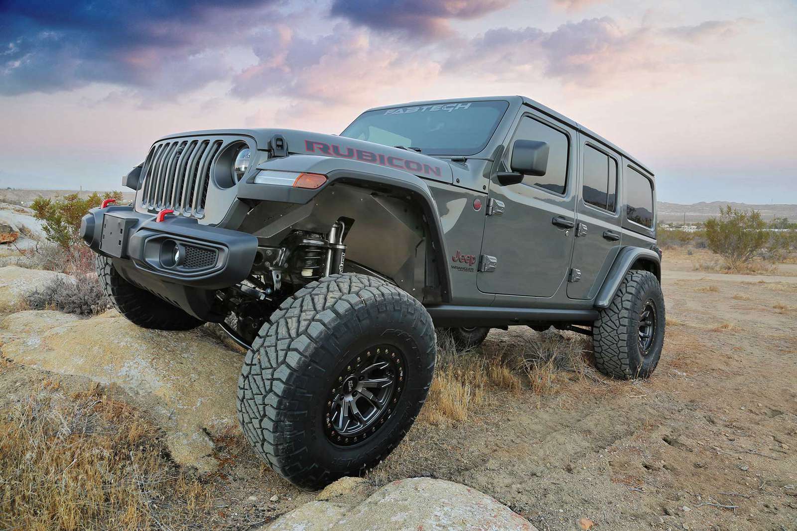 Fabtech Front Inner Fenders Use With Stock Fenders Kit for 2020-2024 Jeep Gladiator 4WD