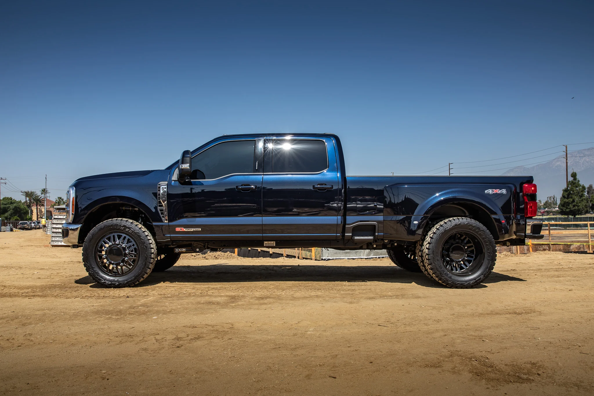 Icon 2.5" Stage 4 Suspension System w/Radius Arms Kit for 2023-2025 Ford F250 Super Duty Gas - Image 2